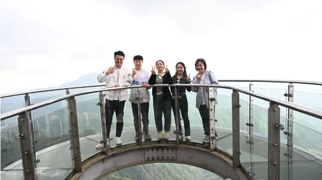 永利集团风管销售中心员工在安徽明堂山景区照片